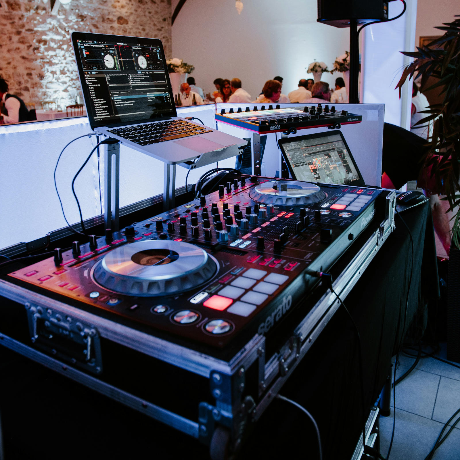 Modernes und professionelles DJ-Equipment und Soundtechnik auf Mallorca